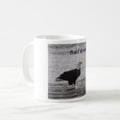 Mug Bald Eagle sur Saumon (Devant gauche)
