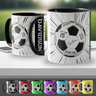 Mug Balle de football noir blanc personnalisée âge nom