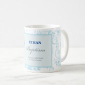 Mug Baptême de garçon en dentelle bleue (Devant droit)
