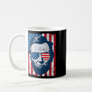 Mug Barbe d'Abe Lincoln Lunettes de soleil et drapeau