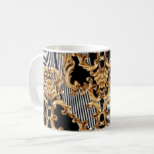 Mug Baroque doré, décoration complexe. (Devant gauche)