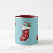 Mug Bas de Noël rouge sur bleu avec nom personnalisé (Centre)