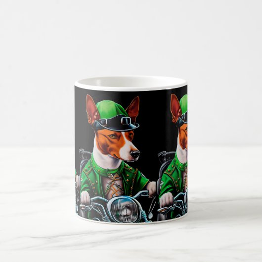 Mug Basenji Chien conduisant vélo St. Patrick's Day (Centre)