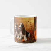 Mug Basset Hound Chiot Automne Citrouille de plaisir (Devant gauche)