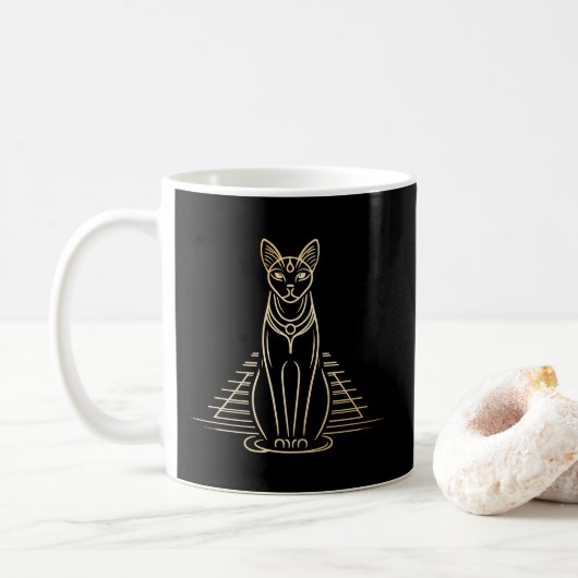 Mug Bastet, déesse égyptienne des chats devant une pyr (Avec donut)
