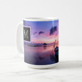 Mug Bateau à coucher de soleil monogrammé sur l'eau (Devant gauche)