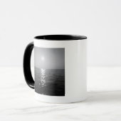 Mug Bateau éloigné sur l'océan (Devant gauche)