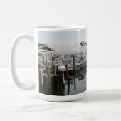 Mug bateaux amarrés dans une marina dans le Niantic Co (Gauche)