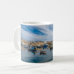 Mug Bateaux de pêche traditionnels colorés dans le por