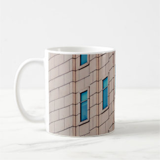 Mug BÂTIMENT EN BÉTON Brown EN JOURNÉE