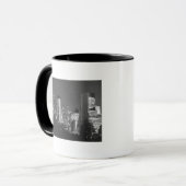 Mug Bâtiments de ville la nuit B&W, vue élevée (Devant gauche)