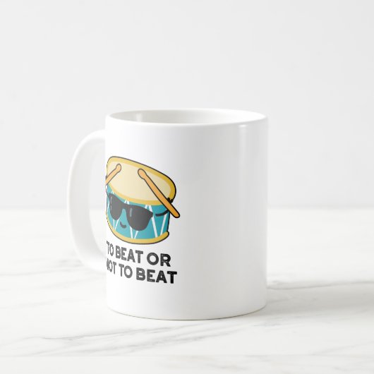 Mug Battre Ou Ne Pas Battre Drôle Shakespeare Drum Pun (Devant gauche)