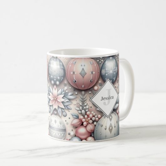 Mug Baubles de Noël initial en argent et rose personna (Devant droit)