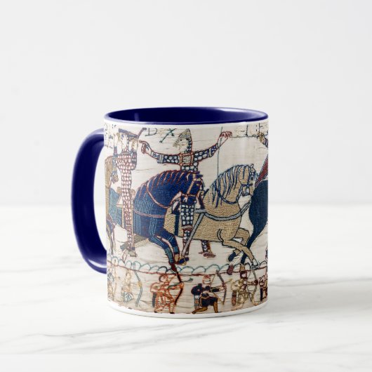 MUG BAYEUX TAPESTRY 1066 NORMAN KNIGHTS AND ARCHERS (Devant gauche)