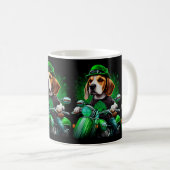 Mug Beagle Chien conduisant vélo St. Patrick's Day (Devant droit)