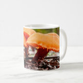 Mug Beau bouquet de champignons sauvages dans un champ (Devant droit)