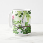 Mug Beau cardinal dans un arbre de lagerstroemia (Devant gauche)