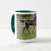 Mug Beau cheval se cabrant dans un champ (Devant gauche)