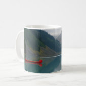 Mug Beau Lac paisible Canot en canot rouge (Devant gauche)