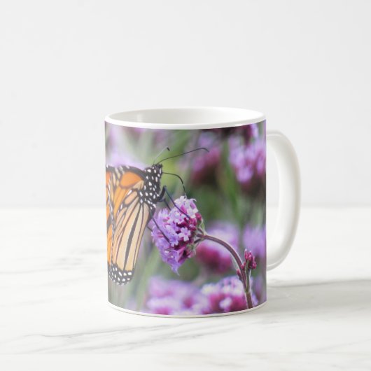 Mug Beau papillon en fleurs violettes (Devant droit)