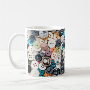 Mug Beaucoup de boutons de couture colorés de différen