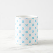 Mug Bébé bleu croix coutures sur blanc (Centre)