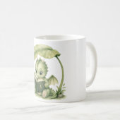 Mug Bébé dragon lisant sous une histoire de feuillage (Devant droit)