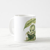Mug Bébé dragon lisant sous une histoire de feuillage (Devant gauche)