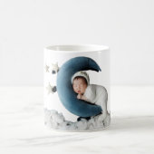 🌙 Mug Bébé Endormi sur la Lune – Étoiles et Nuage (Centre)