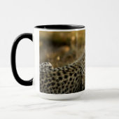 Mug Bébé guépard câlinant sa mère (Gauche)