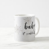 Mug Bébé Il fait froid dehors Flocon de neige (Devant droit)