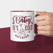 Mug Bébé Il fait froid dehors Maroon Noël