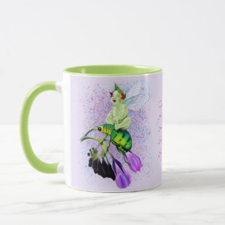 Mug Bébé Pixie riant sur le bouchon de boue à dos de c