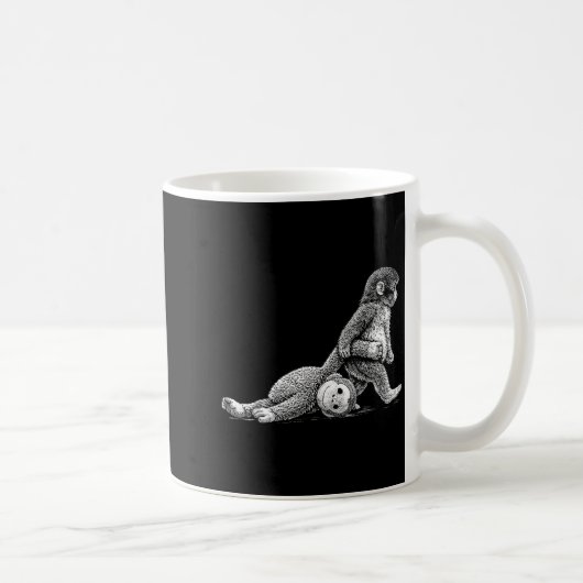 Mug Bébé singe mignon serrant une poupée en peluche jo (Droite)