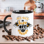 Mug Bee Nice ou Buzz Off Funny HoneyBee<br><div class="desc">Ajoutez une touche d'humour à votre routine quotidienne avec cette tasse "Bee Nice ou Buzz Off". Doté d'un joli graphisme d'abeilles et d'un design de tournesol ludique, ce mug est parfait pour les amateurs d'abeilles et tous ceux qui ont un côté simple. Idéal pour le café, le thé ou toute...</div>