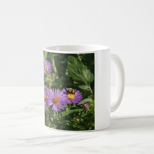 Mug Bees Working On Aster Blossoms (Devant droit)