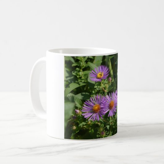 Mug Bees Working On Aster Blossoms (Devant gauche)