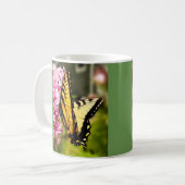 Mug Bel arrière - plan du papillon w/green de machaon (Devant gauche)
