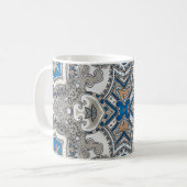 Mug Belle arabesque blanche et bleue, motif islamique (Devant gauche)