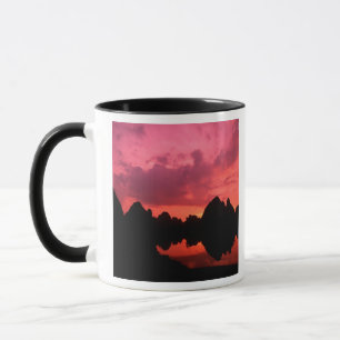 Mug Belle couleur au coucher du soleil sur des montagn