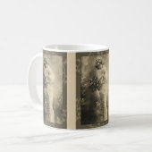 Mug Belle dame victorienne avec des fleurs coupées (Devant gauche)