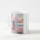 Mug Belle femme méditant sur la plage vierge (Devant gauche)