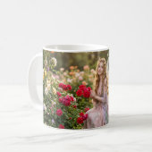 Mug Belle princesse fée dans un jardin de roses (Devant gauche)