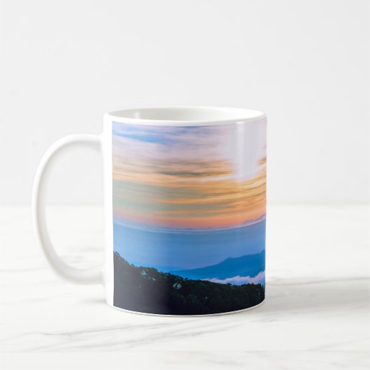 Mug Belle scène de brouillard avec montagnes (Gauche)