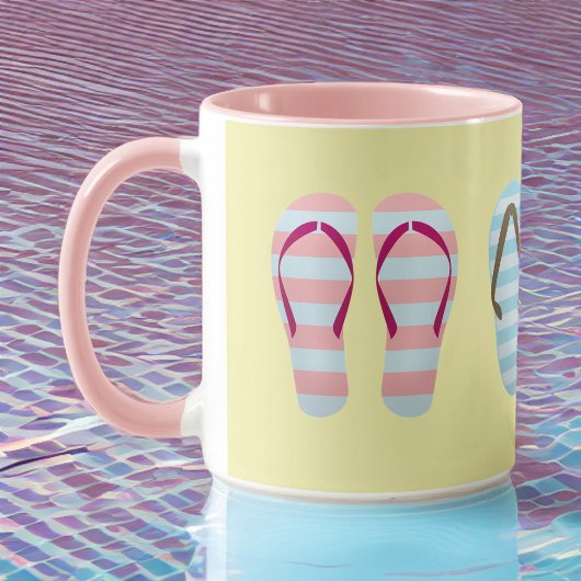 Mug Belle tongs Pastel rayé sur jaune pâle