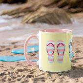 Mug Belle tongs Pastel rayé sur jaune pâle