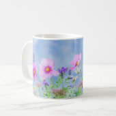 Mug Belles fleurs roses et violettes avec ciel nuageux (Devant gauche)