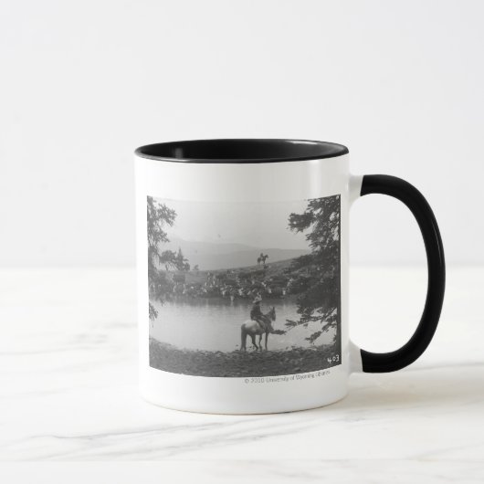 Mug Bétail par un étang avec deux cowboys (Droite)
