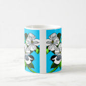 Mug Bickadee Parmi Les Fleurs De Dogwood (Centre)