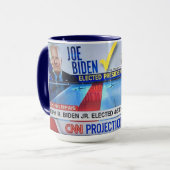 MUG BIDEN/HARRIS WIN — CNN APPELLE LA COURSE (Devant gauche)